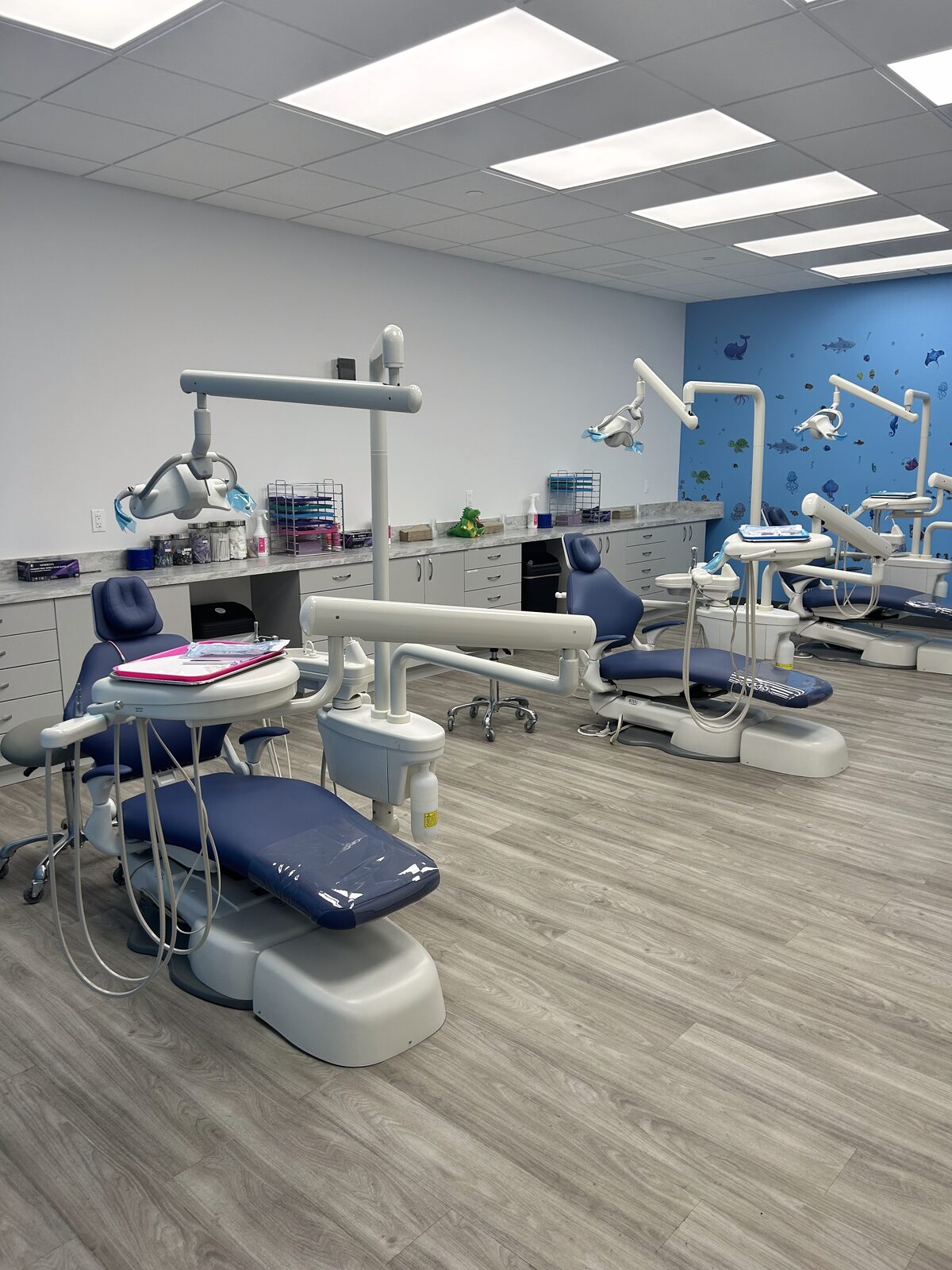 Dental operatory with overhead procedure lighting