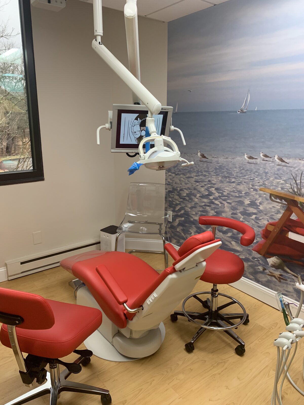 Modern dental operatory with medical vacuum and delivery lines